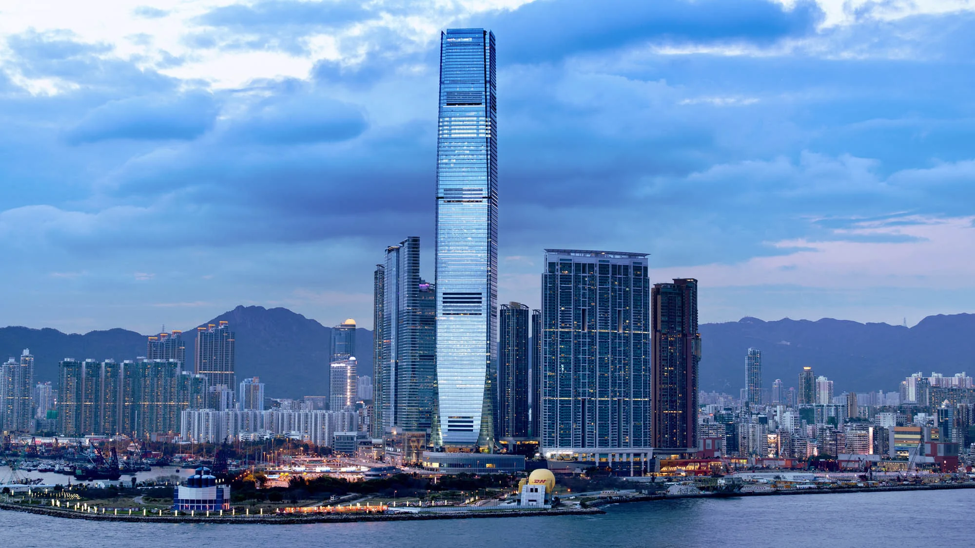 thermalbond v2100 structural glazing tape, international commerce tower